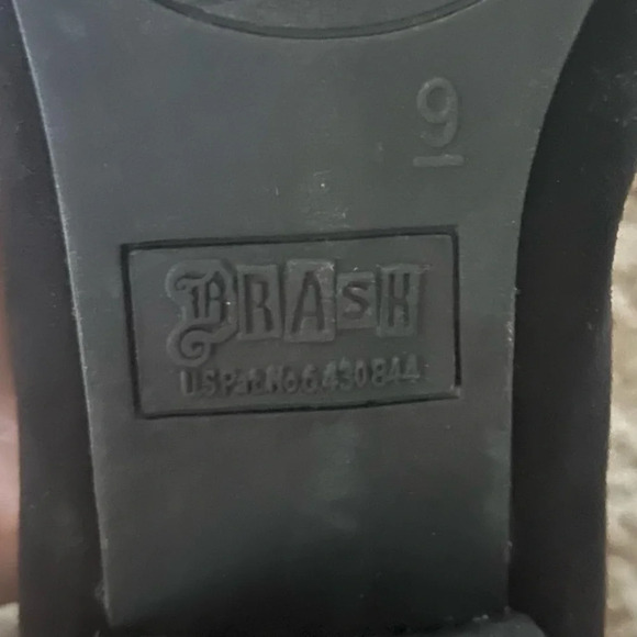 Brash Black Slip on dress shoes with small heel Size 9 worn once - Picture 4 of 9